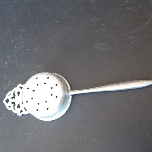 Vintage fancy topped pewter tea strainer - Picture 3 of 3